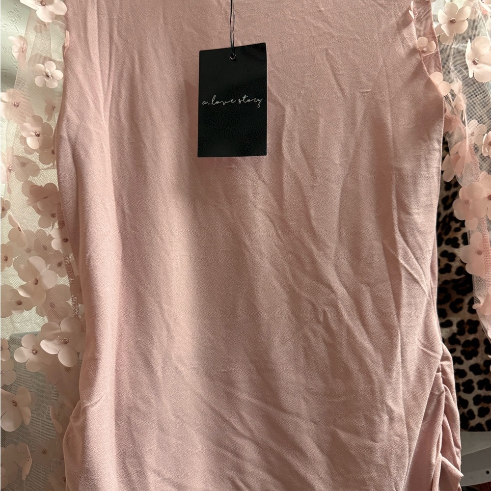 Women’s Top - Picture 2 of 4